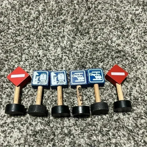 Thomas & Friends Wooden Railway People, Signs, Trees Accessories Lot 15 - Picture 3 of 11